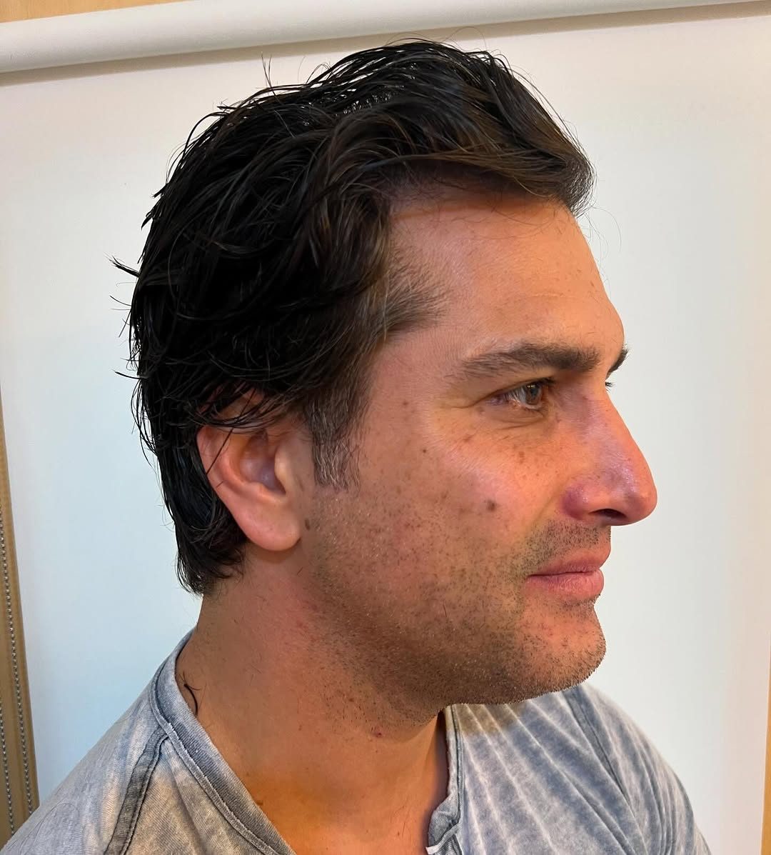 Men’s long layered cut, side profile